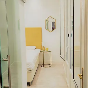  Apartamento & Away In The Heart Of Historical Town Of